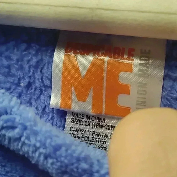 Despicable me 2x Terry cloth long sleeve pajama top - Picture 2 of 3